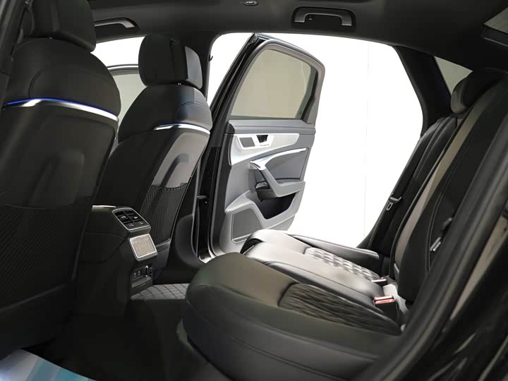 Фото 5 - Audi A6L