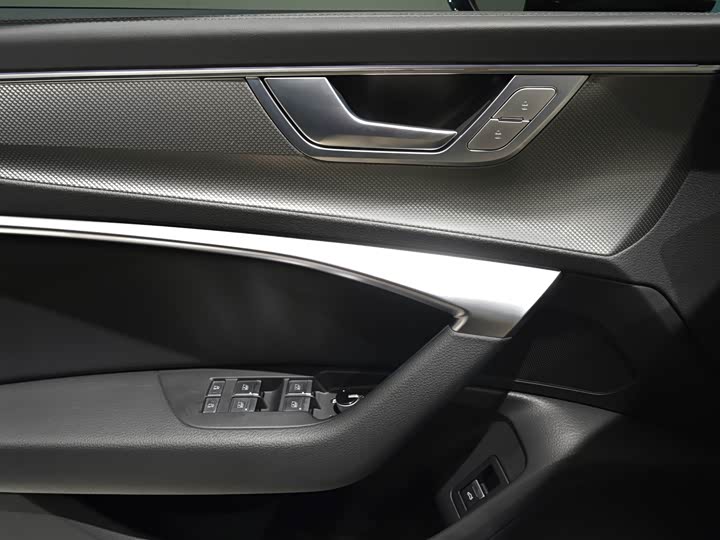 Фото 6 - Audi A6L