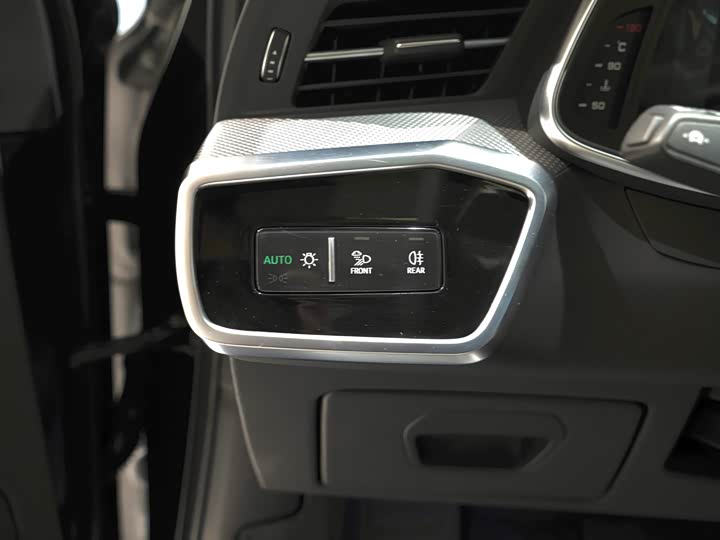 Фото 7 - Audi A6L