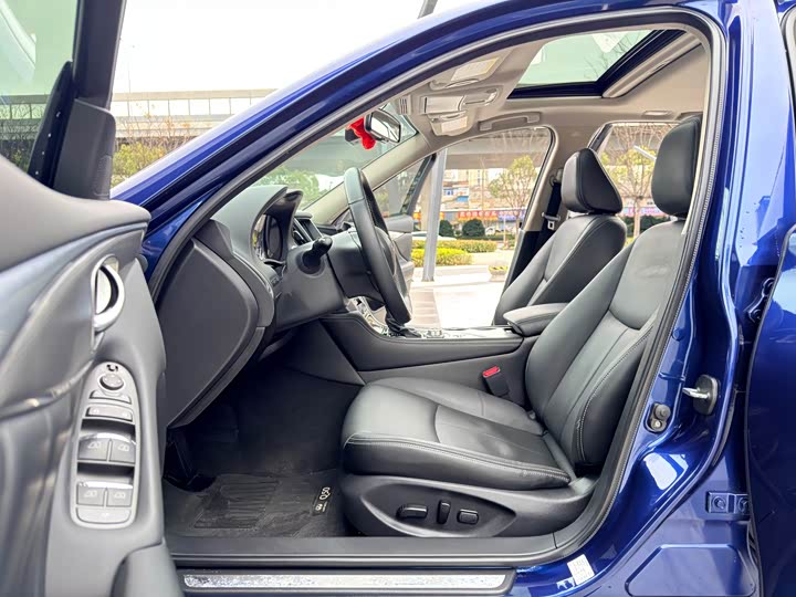 Фото 4 - Infiniti Q50L