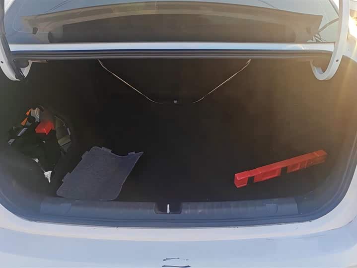 Фото 4 - Geely Emgrand