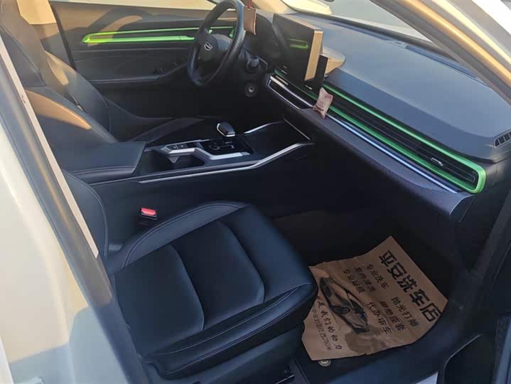 Фото 8 - Geely Emgrand