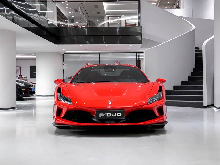 Photo 2 - Ferrari F8