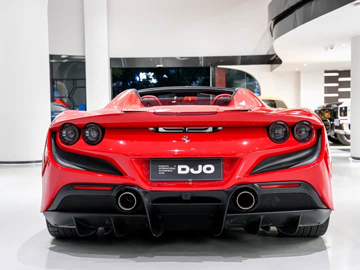 Photo 8 - Ferrari F8