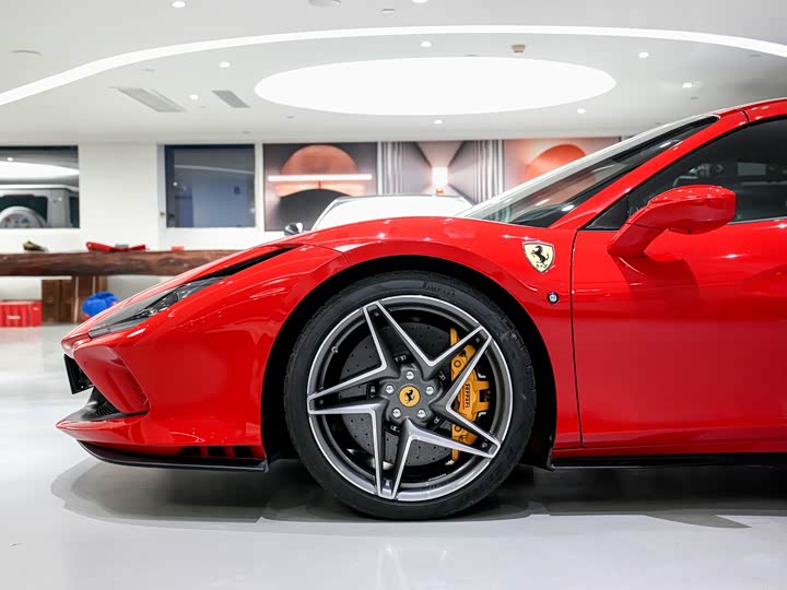 Photo 9 - Ferrari F8