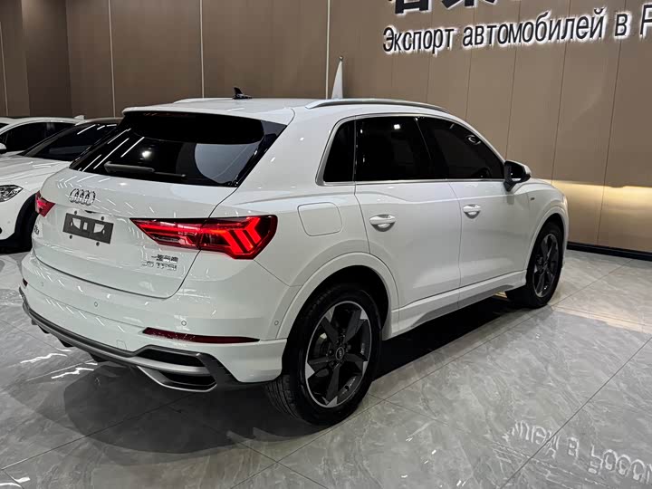 Фото 4 - Audi Q3