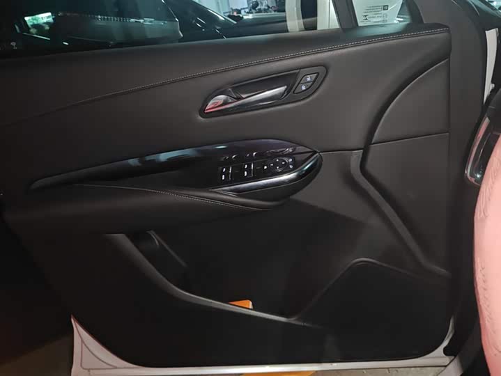 Фото 7 - Cadillac XT4