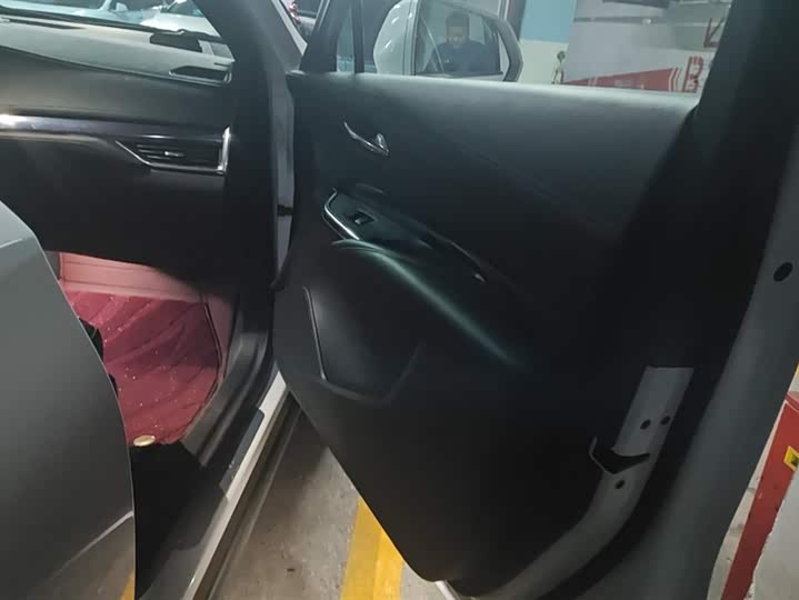 Фото 8 - Cadillac XT4