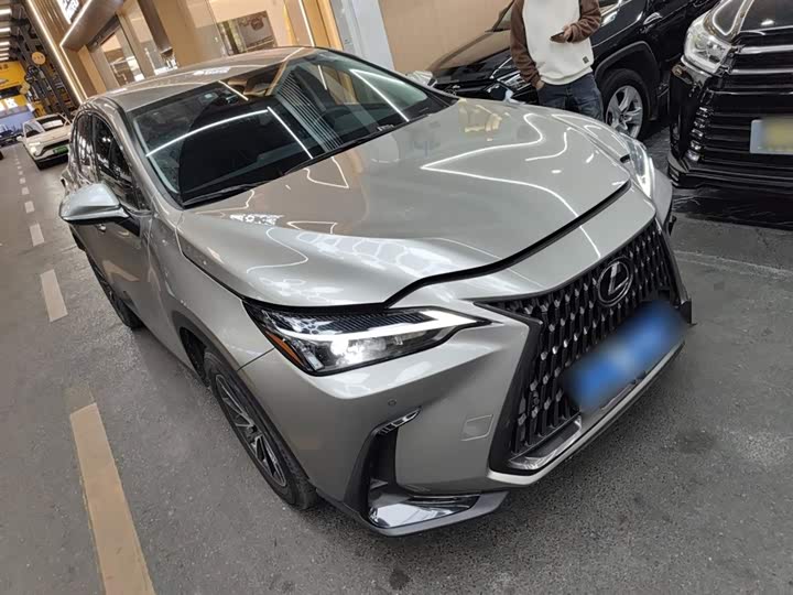 Фото 4 - Lexus NX