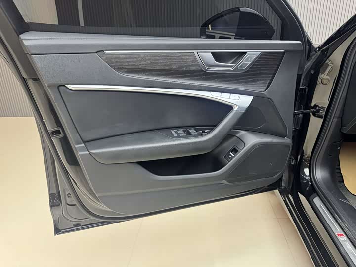 Фото 3 - Audi A6L