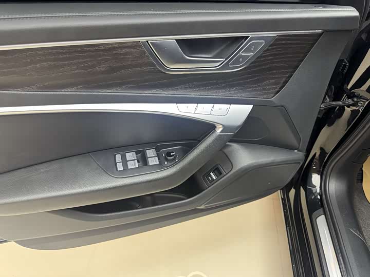 Фото 4 - Audi A6L