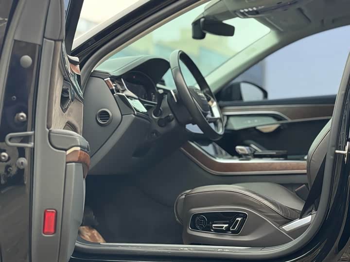 Фото 8 - Audi A8