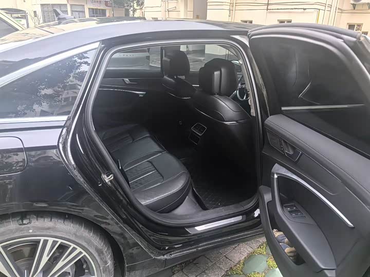 Фото 4 - Audi A6L