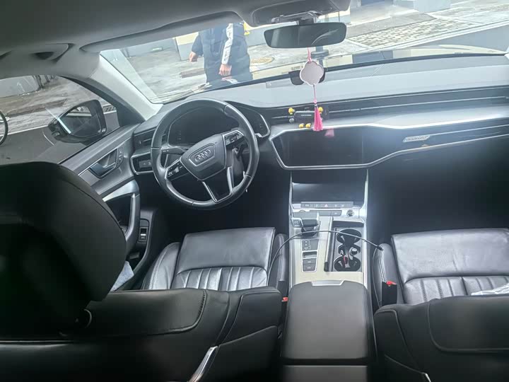 Фото 5 - Audi A6L