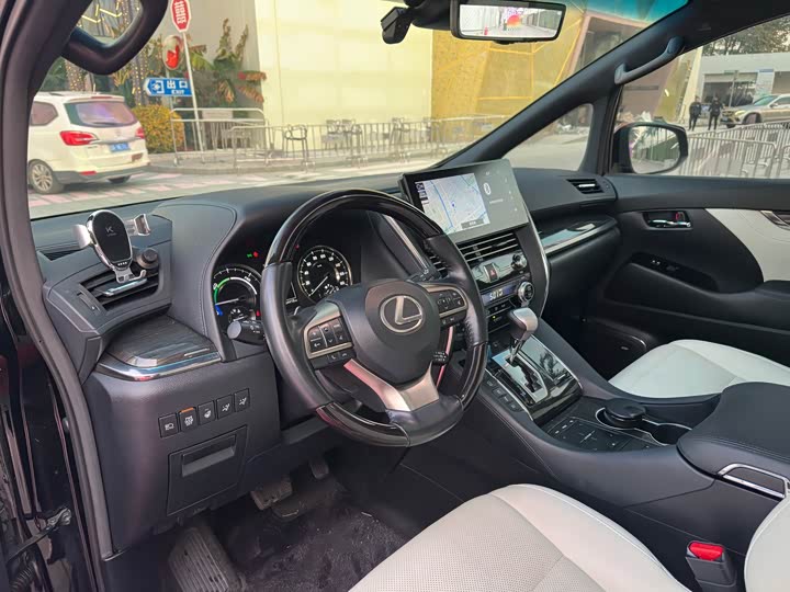 Фото 9 - Lexus LM