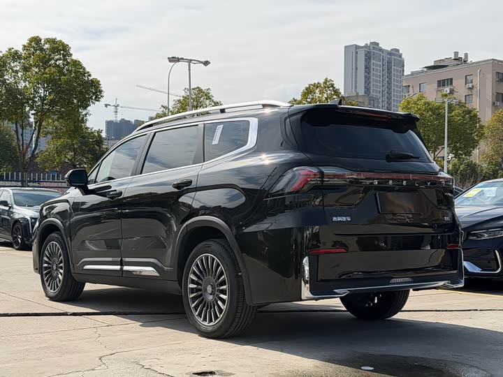 Photo 4 - Geely Okavango L