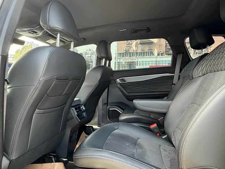 Photo 9 - Geely Okavango L