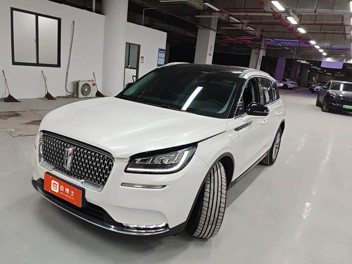 Фото 1 - Lincoln Corsair