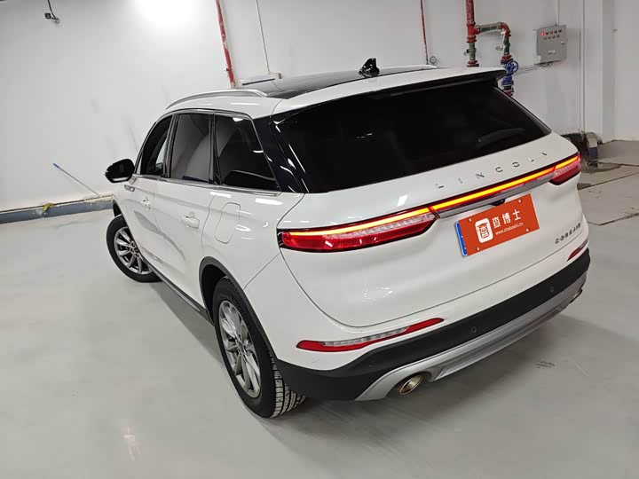 Фото 3 - Lincoln Corsair