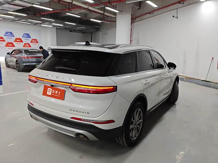 Фото 4 - Lincoln Corsair