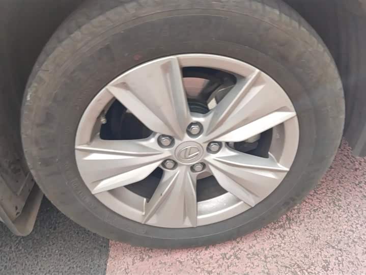 Фото 6 - Lexus UX