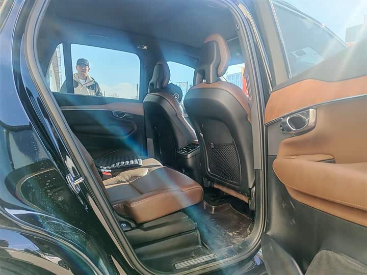 Фото 7 - Volvo XC90