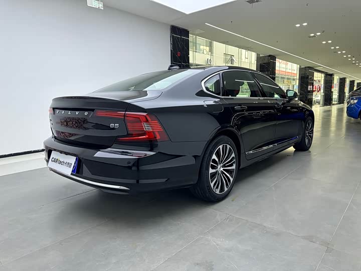 Фото 3 - Volvo S90