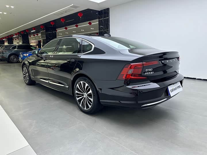 Фото 4 - Volvo S90