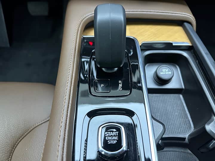 Фото 9 - Volvo S90