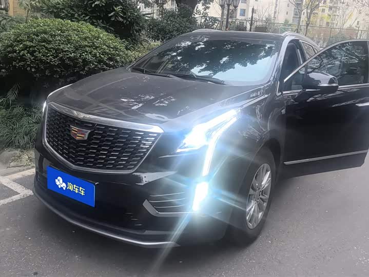 Фото 1 - Cadillac XT5