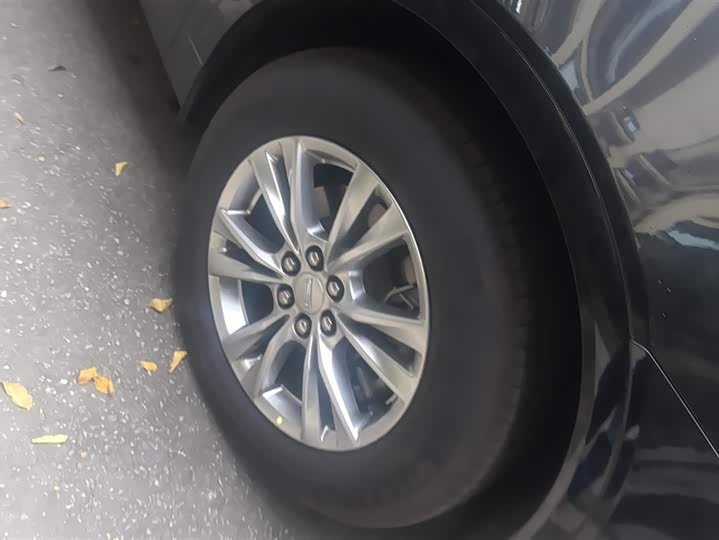 Фото 6 - Cadillac XT5