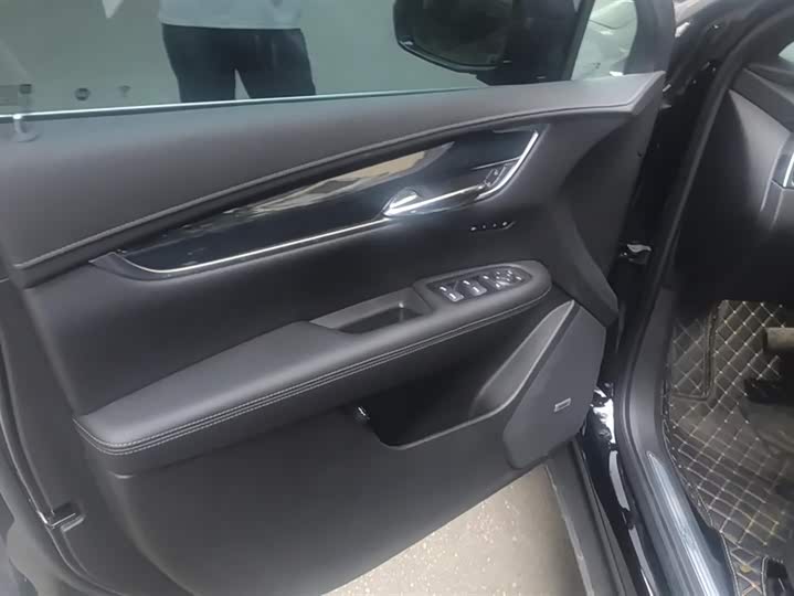 Фото 7 - Cadillac XT5