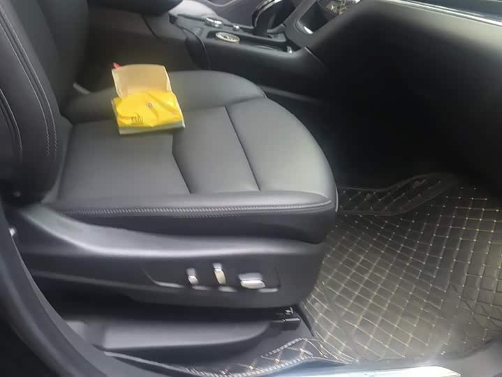 Фото 8 - Cadillac XT5