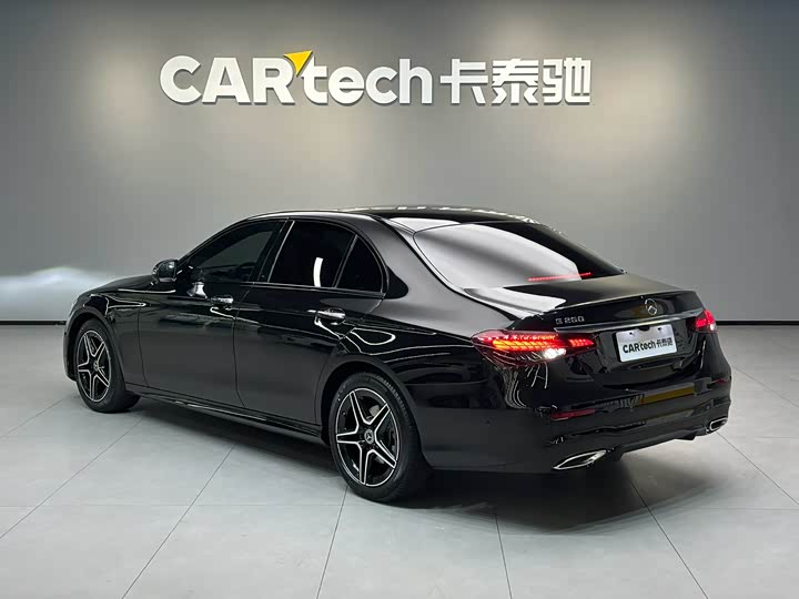 Фото 2 - Mercedes-Benz E-Class