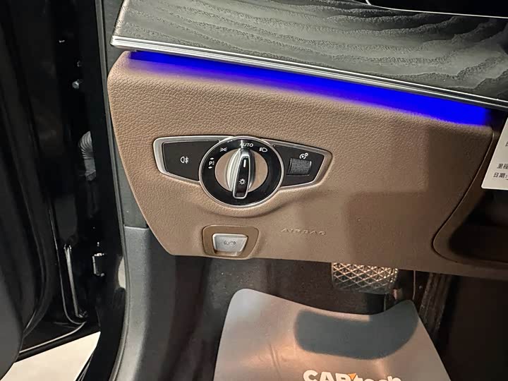 Фото 5 - Mercedes-Benz E-Class