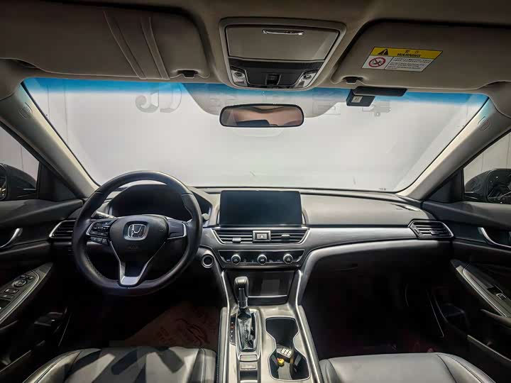 Фото 4 - Honda Accord