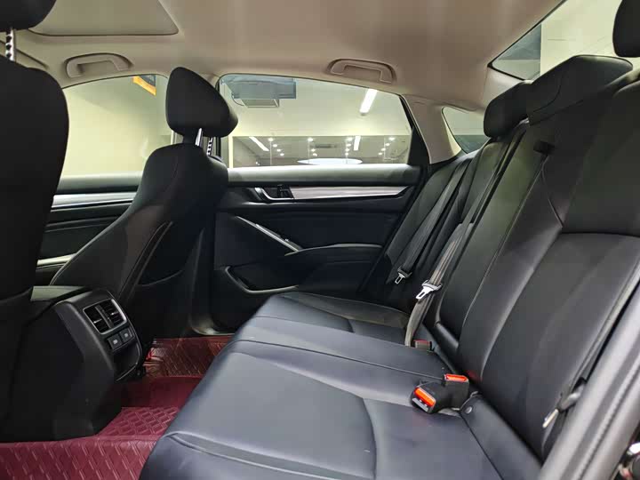 Фото 6 - Honda Accord