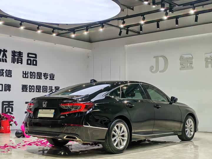 Фото 7 - Honda Accord