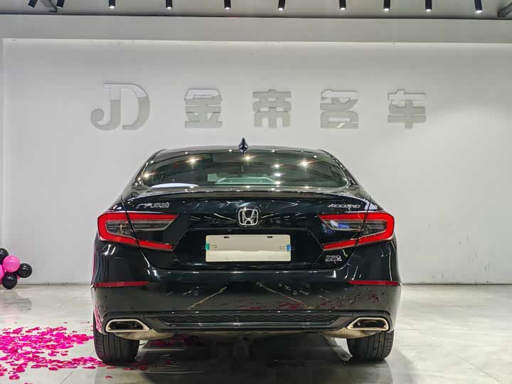 Фото 8 - Honda Accord