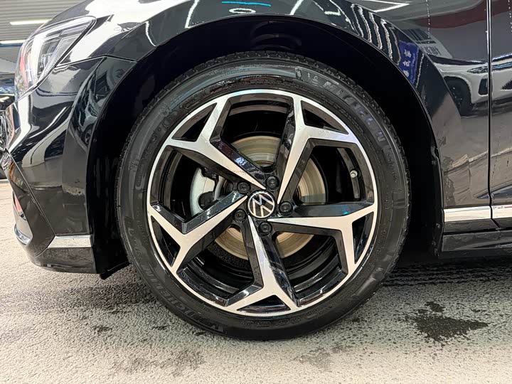 Фото 5 - Volkswagen Magotan