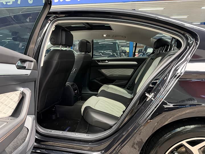 Фото 8 - Volkswagen Magotan