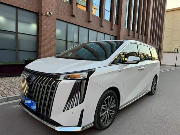 Фото 1 - GAC Trumpchi M8