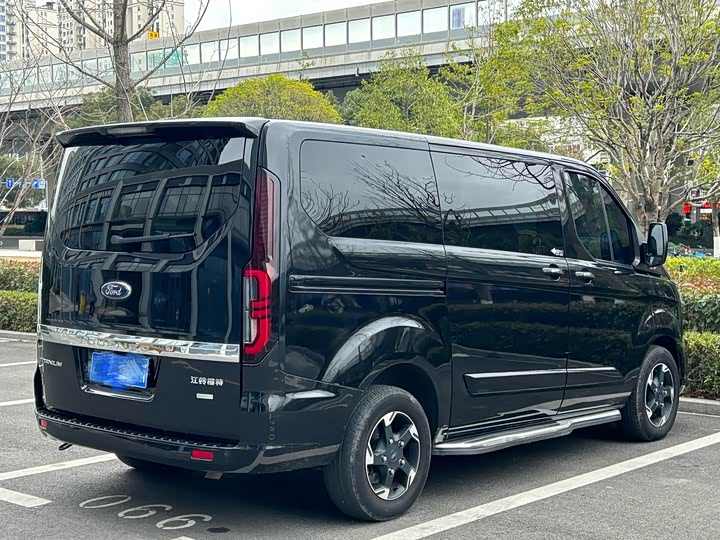 Фото 6 - Ford Tourneo