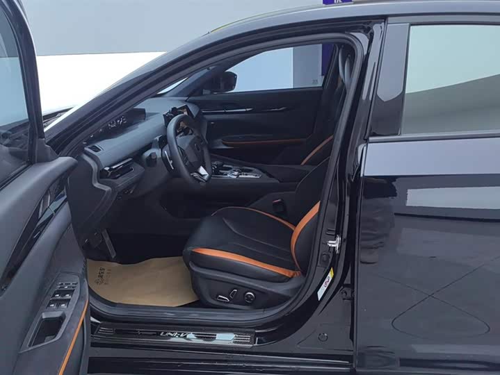 Фото 9 - Changan UNI-V