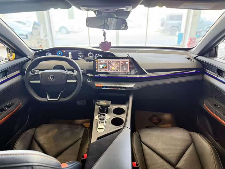 Фото 9 - Changan UNI-V