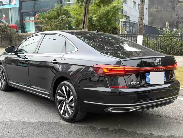 Фото 7 - Volkswagen Passat