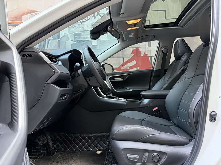 Фото 6 - Toyota Wildlander