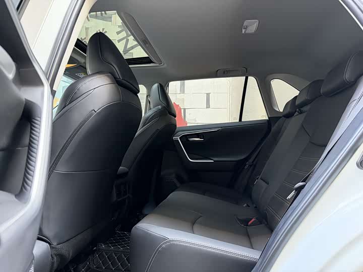 Фото 8 - Toyota Wildlander