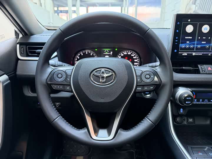 Фото 9 - Toyota Wildlander