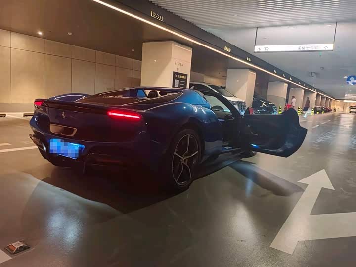 Фото 8 - Ferrari 296